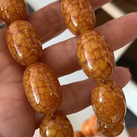 Vintage graduated large chunky beads crackle finish acrylic extra long statement - Picture 4 of 6